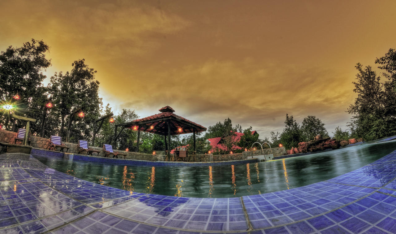 Kanha Earth Lodge Mandlā Exterior foto